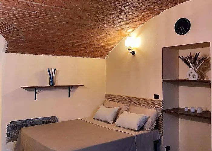 Florence Cave House